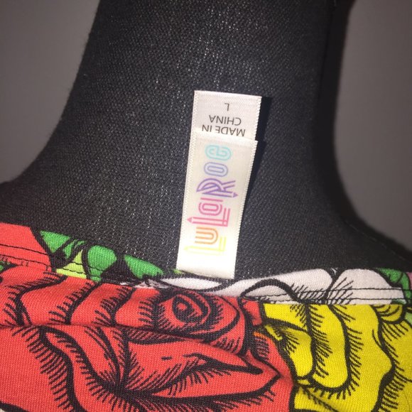 Lularoe Perfect T🦄 HTF Roses - Picture 2 of 4